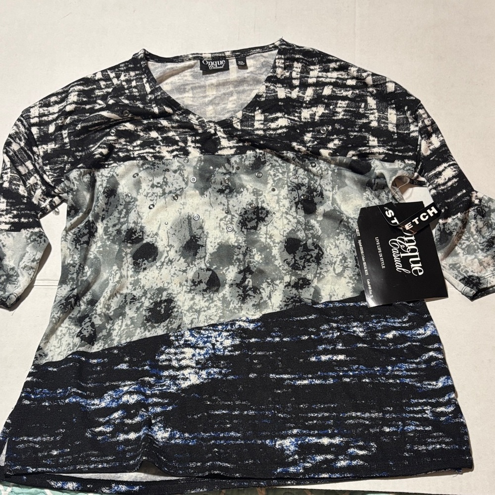 Signature Studio Black and White Long Sleeve Top